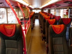 巴士設備︰第七代人造皮高背豪華座椅